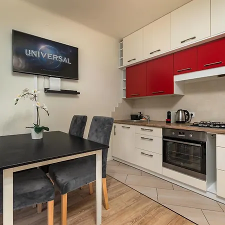 Dabrowskiego By Your Freedom ורשה