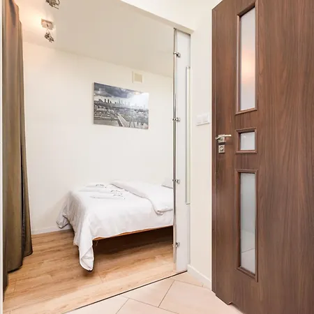 Dabrowskiego By Your Freedom Apartment *