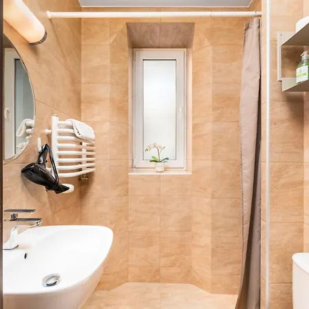 Dabrowskiego By Your Freedom Apartment *